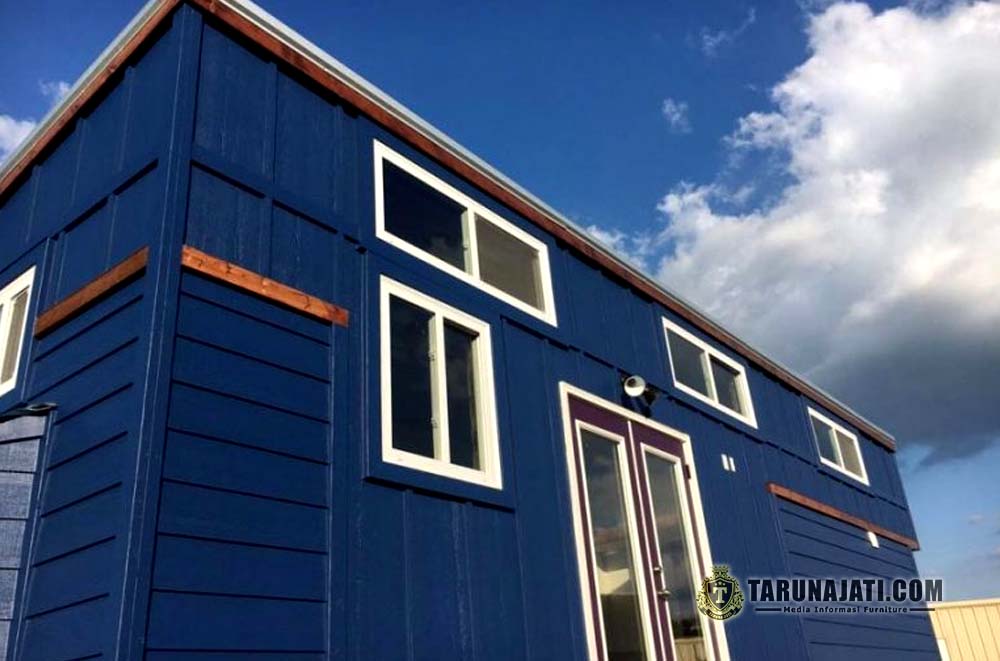 Desain Rumah Kayu Biru yang Eye catching