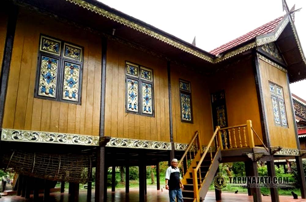 Ornamen Khas dengan Beragam Motif