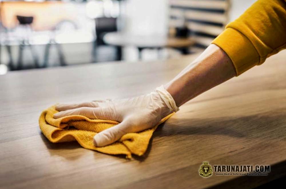 Bersihkan Dengan Kain Lap Microfiber